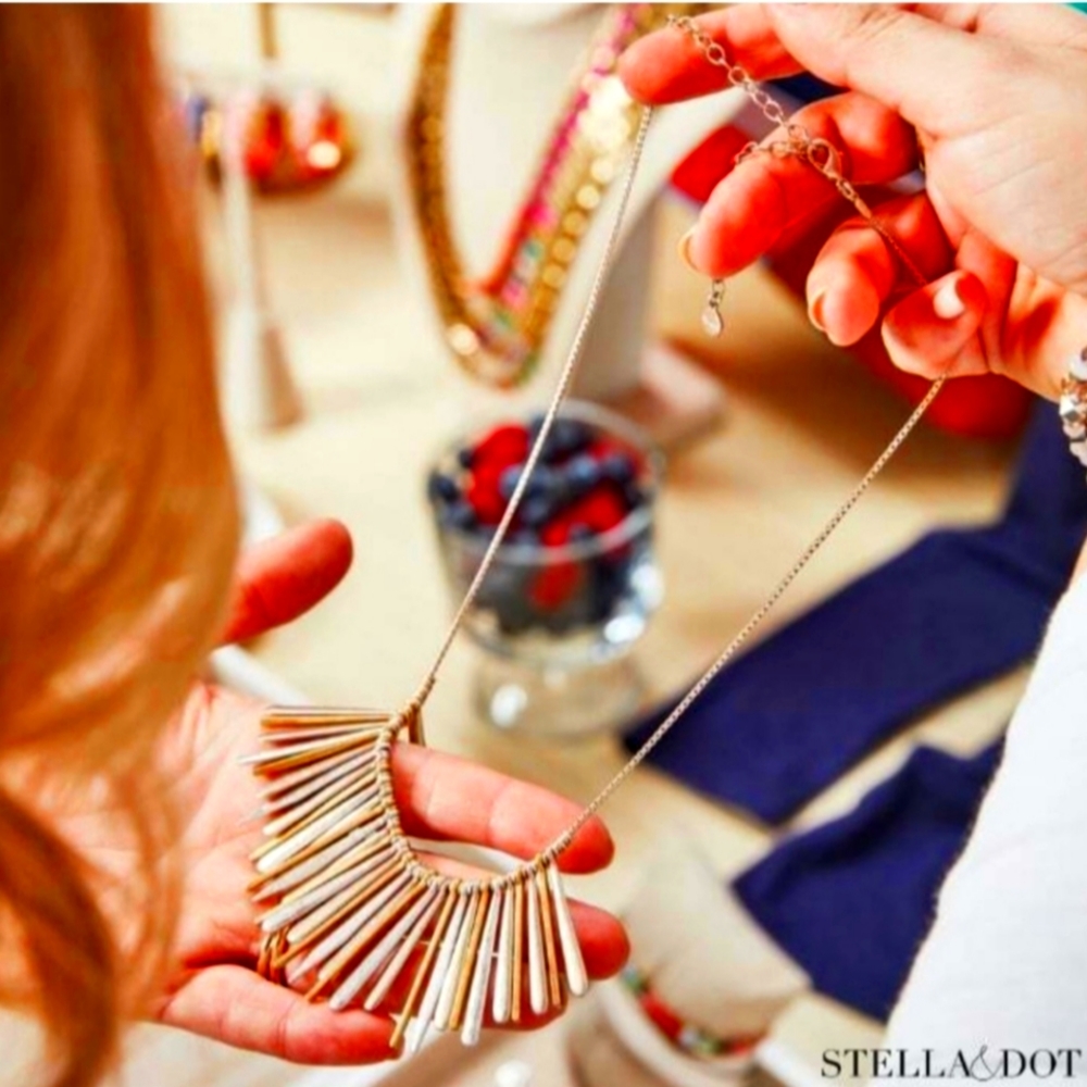Stella & Dot essential fringe necklace
